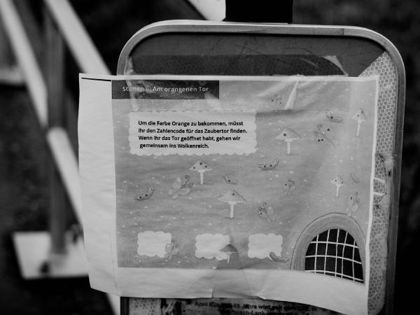 Week 04 - Paper chase on the Rhine. Station 6 "Am orangenen Tor" is located at the red-brick dyke gate in Langst-Kierst.