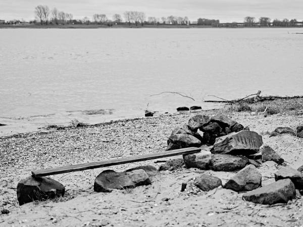Week 08 - Fireplace with seating. So easy to set up a bench for a cozy evening by the fire. Whether both were really used now in winter?