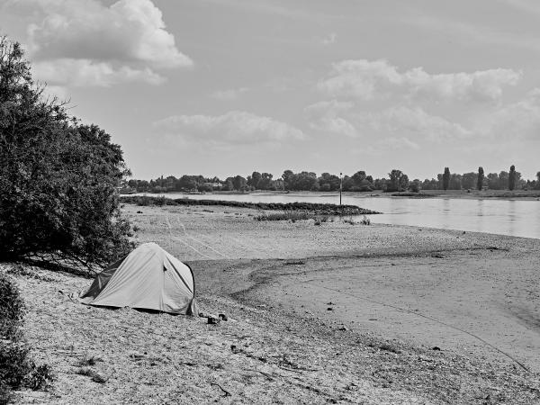 Week 20 - A lonely tent on the banks of the Rhine. With nightly temperatures of 10 degrees Celsius and more in the 2nd half of May, it can be endured in the tent.