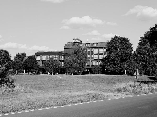 Week 27 - Hotel. This building, erected in 1996, belongs to the hotel complex on the banks of the Rhine at Langst-Kierst, in addition to the historic Haus Niederrhein. Located between the Rhine and the dike in the flood plain of the Rhine, it stands entirely on stilts to be protected from high water. Of the few houses on the banks of the Rhine in Meerbusch between Rhine kilometers 749 and 760, it is by far the largest building.